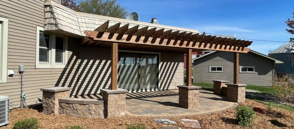 patio with seating wall and pergola3